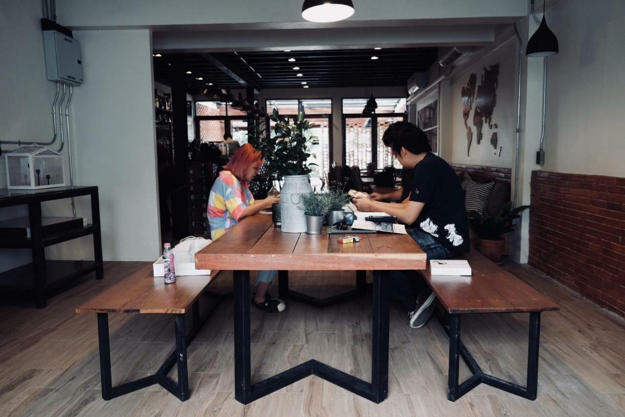 Slee Hostel Chiangmai (Adults Only) Chiang Mai Exterior foto